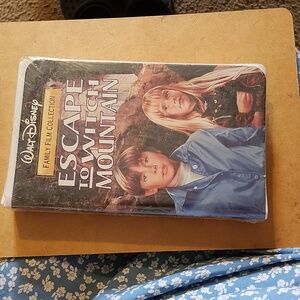 Walt Disney Escape To Witch Mountain VHS Video Tape Clamshell Kids Movie New